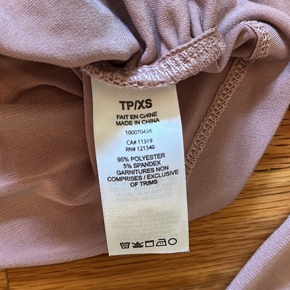 Dynamite Ruched Long-Sleeve Cropped Top - Picture 6 of 7